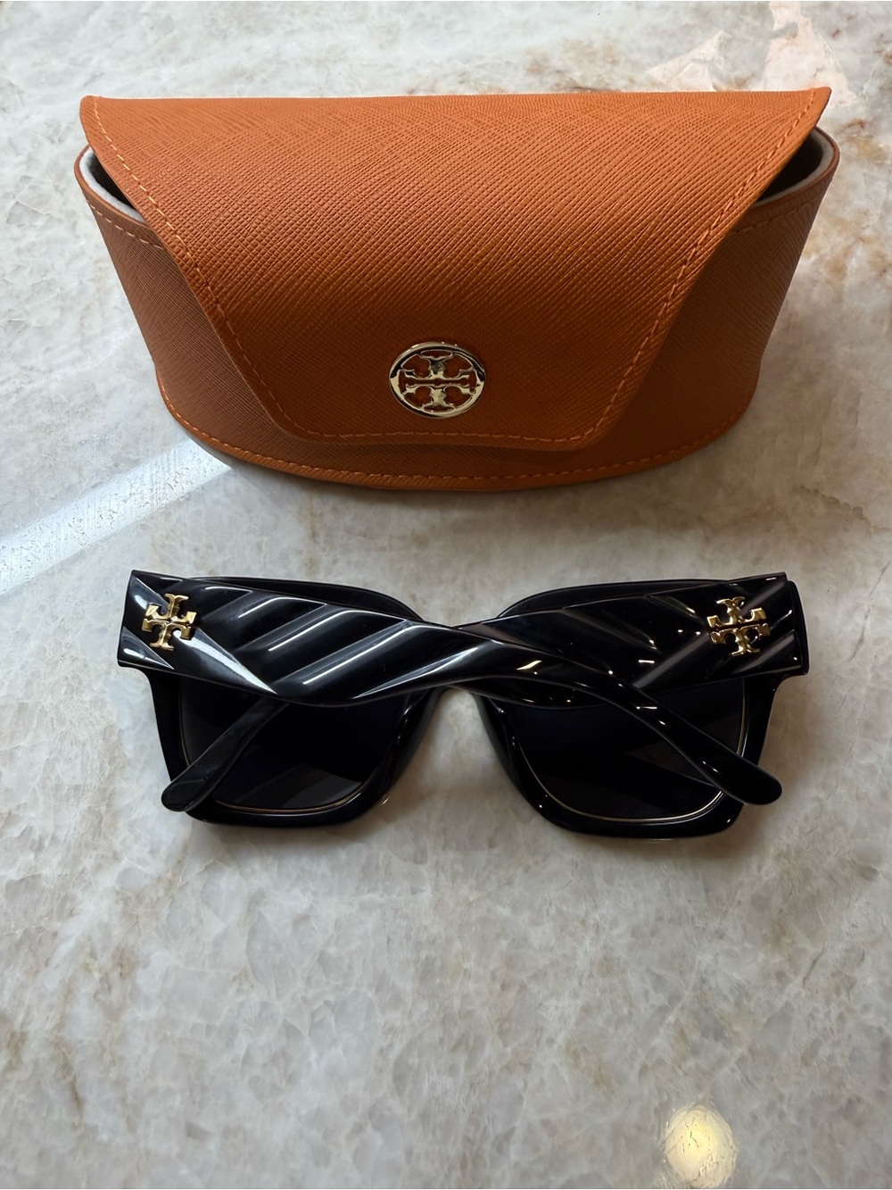 Tory Burch Black Oversized Square Sunglasses with Tan Logo Case - Picture 2 of 3